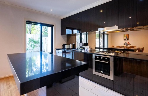 Bundoora House | Puddings Home 4BR Bundoor modern stay family