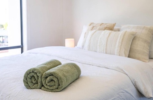 Bundoora House | Puddings Home 4BR Bundoor modern stay family