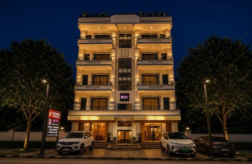 DLF Phase 5 Hotel | Qotel Siganture - Golf Course Road