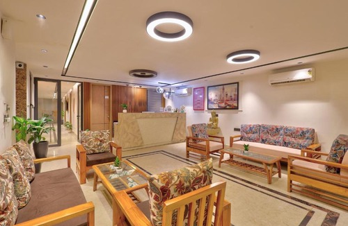 DLF Phase 5 Hotel | Qotel Siganture - Golf Course Road