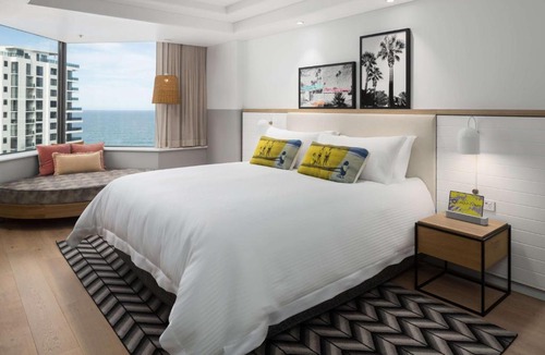 Surfers Paradise Hotel | QT Gold Coast