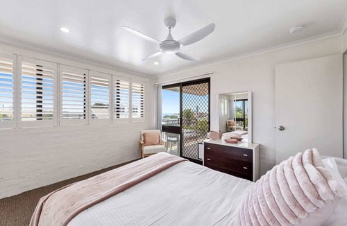 Alexandra Headland Apartment | Quaint 2-Bed Beach Abode with Ocean Views