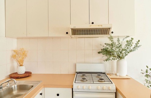 Windsor Apartment | Quaint Apartment Off Chapel Street