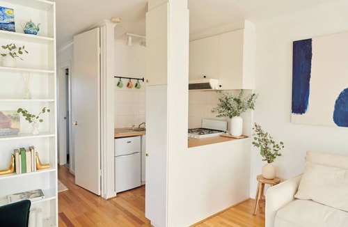 Windsor Apartment | Quaint Apartment Off Chapel Street