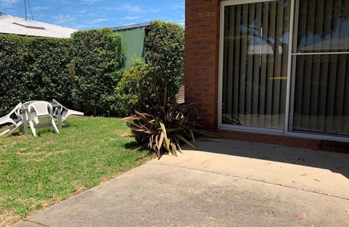 Portarlington House | Quaint Hideaway - Cosy retreat in the heart of Portarlington.