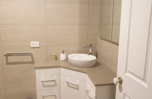 Forest Hill Bed & Breakfast | Quality B & B close to Blackburn Lake in Melbourne's Eastern Suburbs
