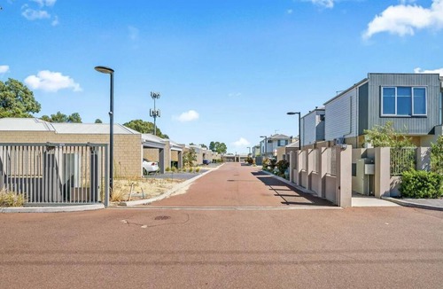 Ferndale House | Quality Stay in Perth