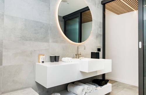 Perth Central Business District Hotel | Quay Perth