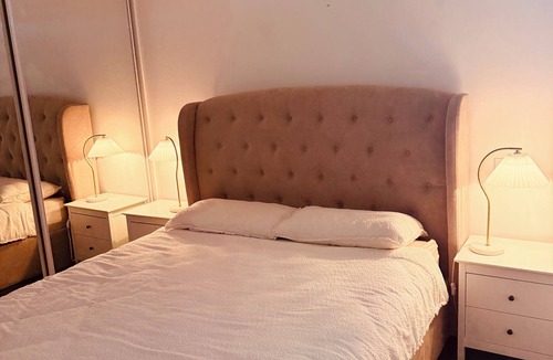 Moruya House | Queen bed room.