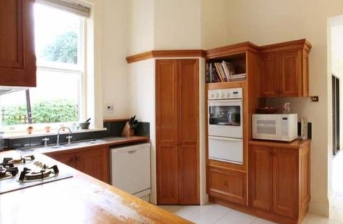 Launceston CBD House | Queen on Charles 4BR Large Luxury Home