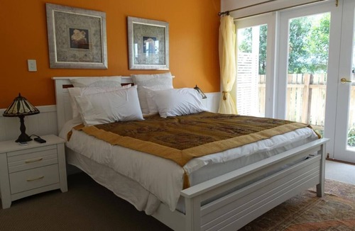 Palmwoods Bed & Breakfast | Queen Room with Balcony Palmwoods