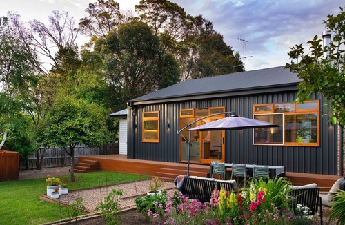 Daylesford House | Queens on Trimble - Cozy cottage with wood fire, leafy garden, tub, pet-friendly