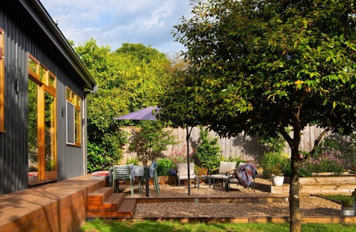 Daylesford House | Queens on Trimble - Cozy cottage with wood fire, leafy garden, tub, pet-friendly