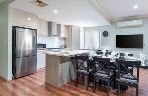 Queens Park House | Queen’s Residence-close to Perth Airport,CBD and Casino (Crown)