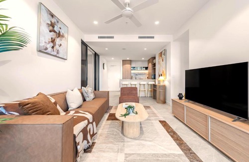 Brisbane Central Business District Apartment | Queens Wharf | Lavish Gem, Majestic View, Parking!