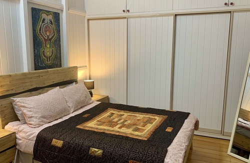 Hermit Park Apartment | Queenslander on Queens - Upstairs Unit