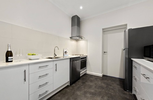 Sullivan's Cove Apartment | Quest Savoy