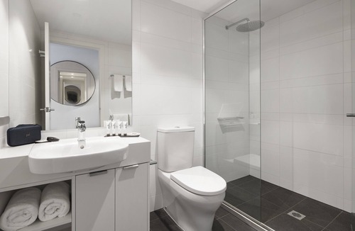 Melbourne Hotel | Quest St Kilda Road