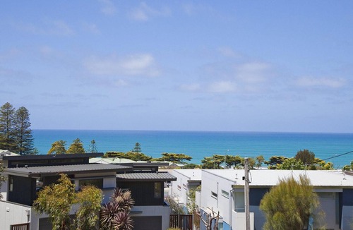 Lorne Apartment | Questa E Bella - Perfect Location, Wifi, Games And More