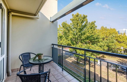 Turner Apartment | Quiet 2 Brm City-side