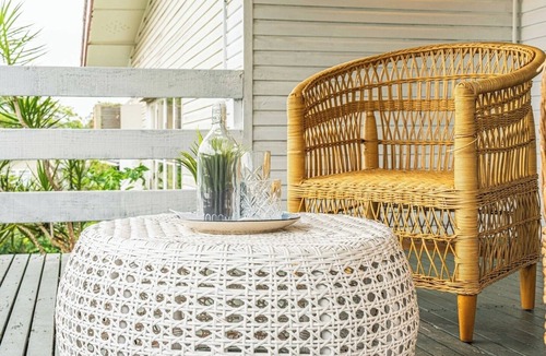 Yeronga House | Quiet 4BR haven home with green surroundings