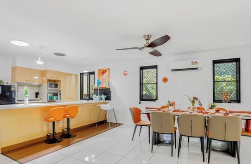 Springfield Lakes House | Quiet 5 bedrooms House located