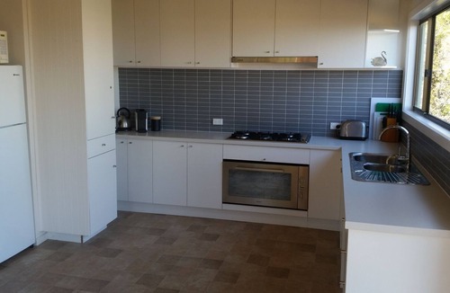 Coronet Bay House | Quiet beachside getaway on foreshore