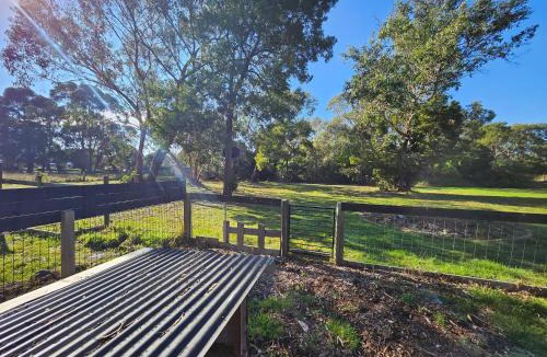 Pearcedale House | Quiet Cabin in the forest-Pearcedale