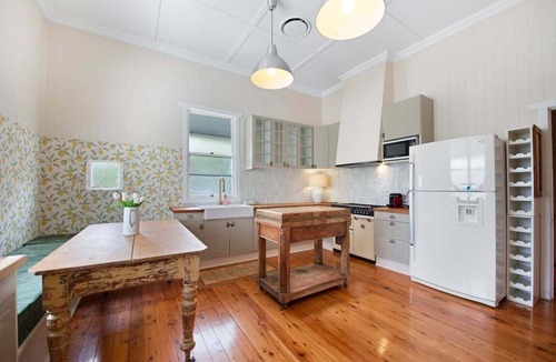 Peregian Beach Cottage | Quiet costal Antique Home close to the beach and shops