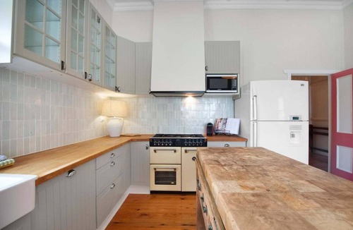 Peregian Beach Cottage | Quiet costal Antique Home close to the beach and shops