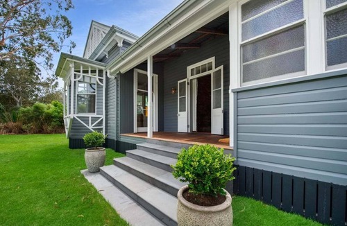Peregian Beach Cottage | Quiet costal Antique Home close to the beach and shops