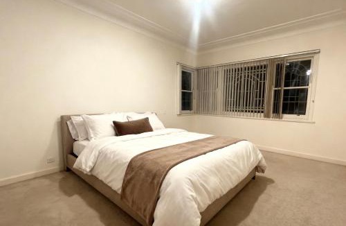 Burwood House | Quiet Guest Room in Burwood