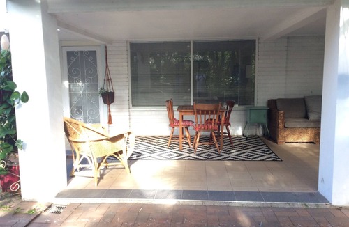 Mangerton House | Quiet leafy suburb near city centre