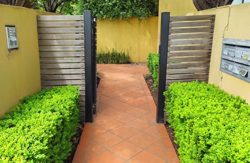 Northcote House | Quiet, peaceful northcote 1 bedroom unit
