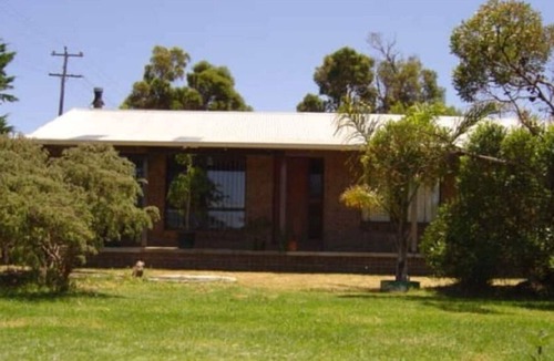 Ocean Beach House | Quiet, secluded 3 bedroom cottage near Ocean Beach