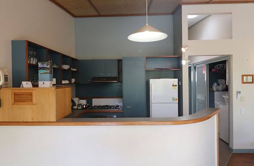 Kingfisher Bay Villa | quiet villa satinay