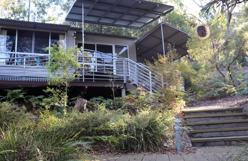 Kingfisher Bay Villa | quiet villa satinay