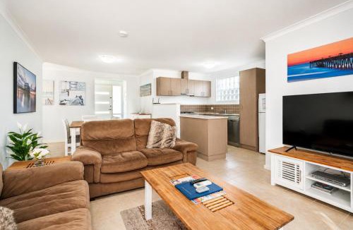 Broadwater House | Quiet Winter Escape by the Beach