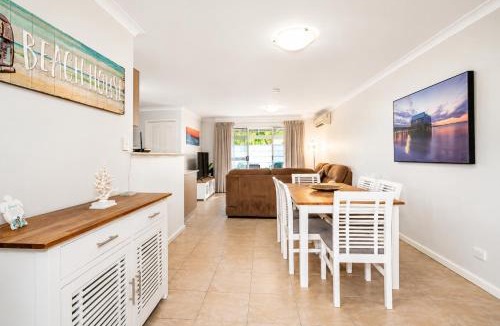 Broadwater House | Quiet Winter Escape by the Beach