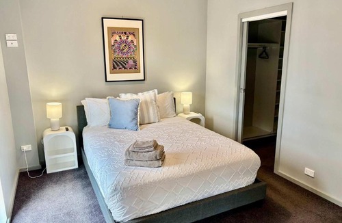 Queanbeyan West Apartment | Quite and large 2 bedroom - Sleeps 6 - 2 bathrooms