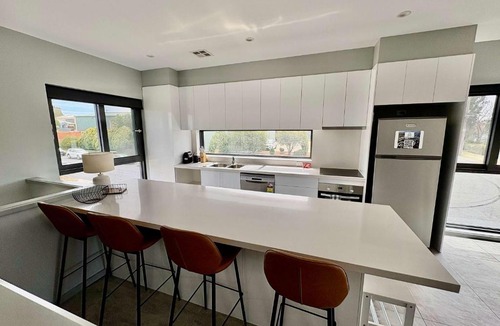 Queanbeyan West Apartment | Quite and large 2 bedroom - Sleeps 6 - 2 bathrooms