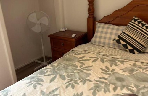 Maddington House | R1 Bright Spacious Room