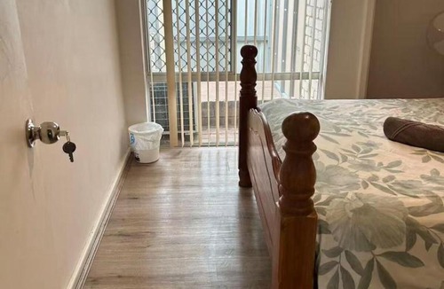 Maddington House | R1 Bright Spacious Room