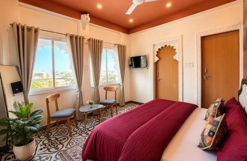 Udaipur Hotel | Raahgir LakeView Hostel