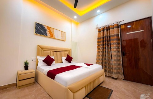 Vrindavan Hotel | Radha Palace