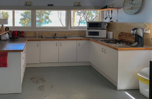 Lake Wangary House | Railway Shack 1 Coffin Bay - Million Dollar Views