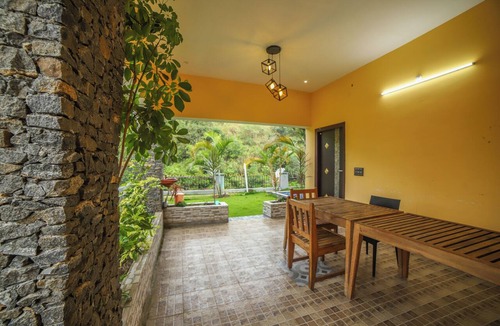 Yercaud Villa | Rain Rock Villa
