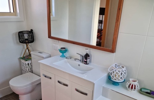 Maryborough House | Rainforest Retreat Green Room