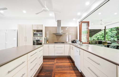 Aeroglen Apartment | Rainforest Retreat - Serene 4-Bedroom Getaway with Bushland Views