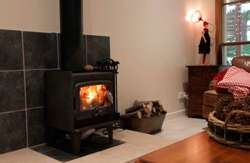 Mount Dandenong Bed & Breakfast | Rainforest weddings, events, retreats, Sleep 20 plus